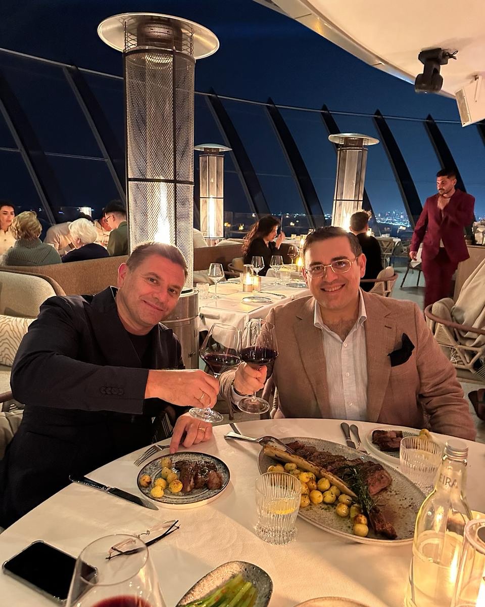 Having dinner with my business partner is always a moment to celebrate our success. 🥂 It’s crucial to put in hard work and also important to take joyful moments to reward yourself, while also sharing tips and ideas with your team.