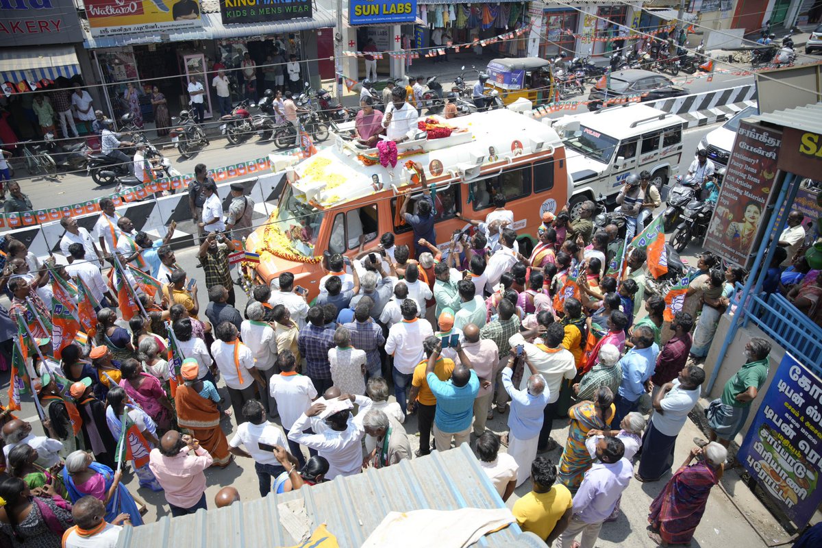 Crowd for Crowd for Singai Karur Ramachandran Annamalie