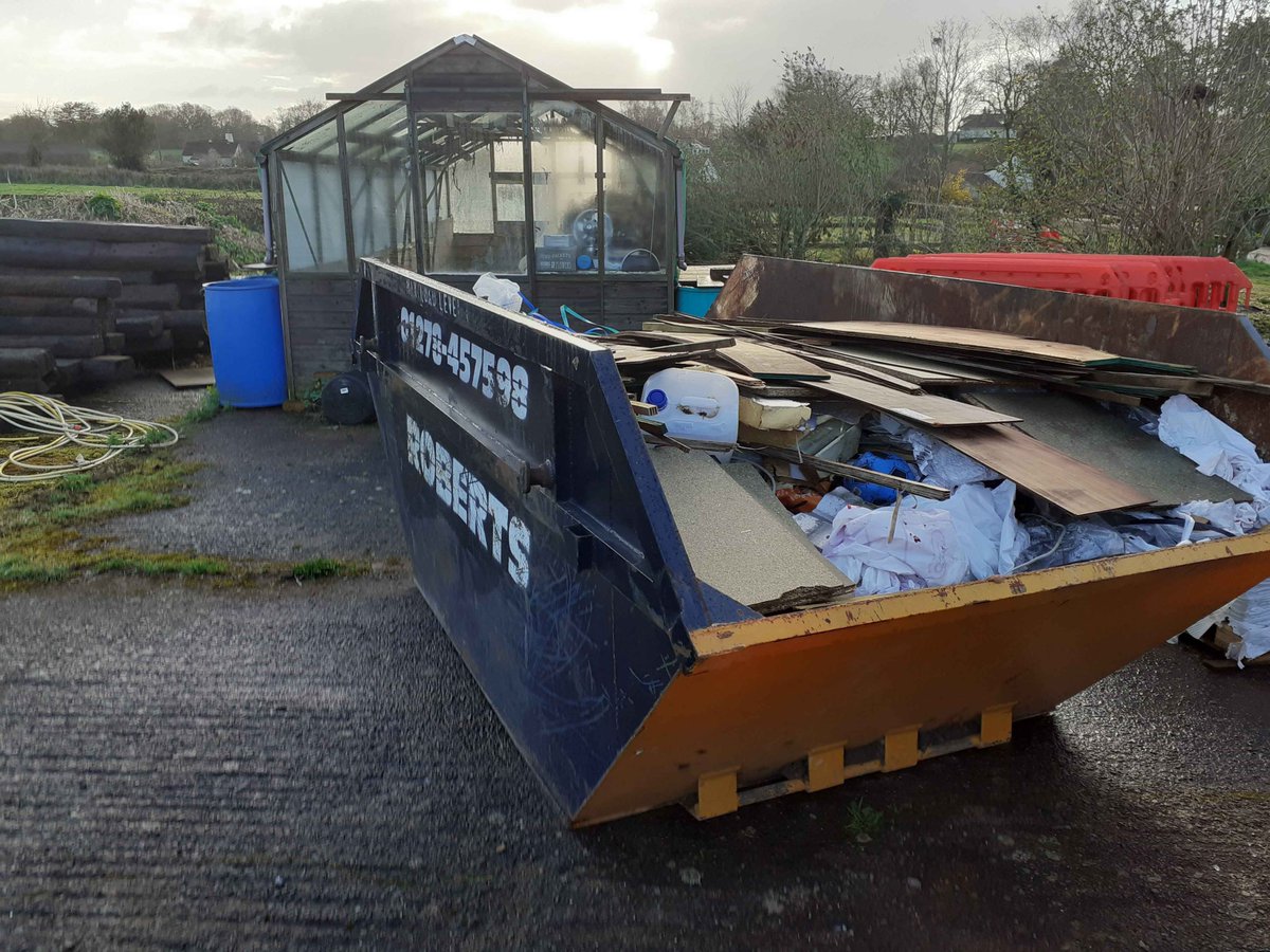 BOOK YOUR SKIP ONLINE in time for the first May #bankholiday, which is just around the corner. Get organised with your home/garden projects! bit.ly/3JlXIFF#skiphi… #thinksrobertsgroup #bridgwater #somerset #southwest