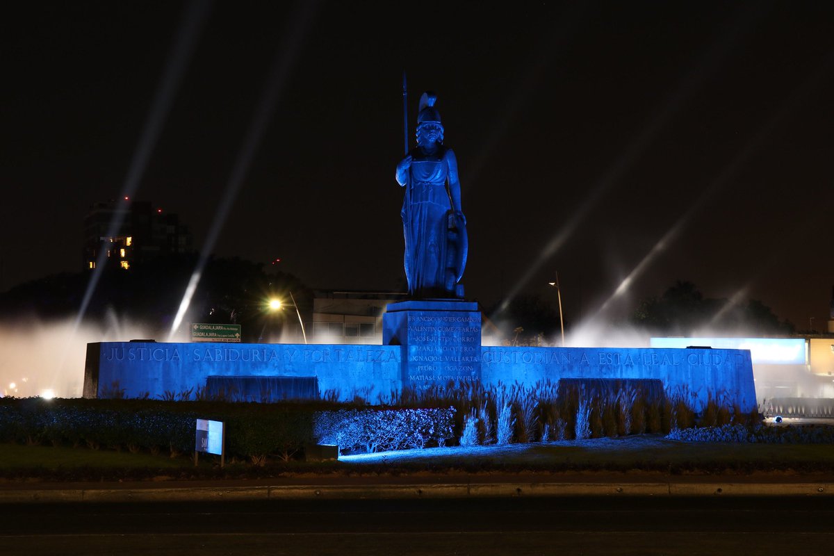 FcoRmzSalcido's tweet photo. Esta noche nos unimos a la conmemoración del Centenario de la Real Fuerza Aérea Canadiense, iluminando de azul los monumentos y edificios más emblemáticos de la ciudad. https://t.co/U9gR3a7bjU