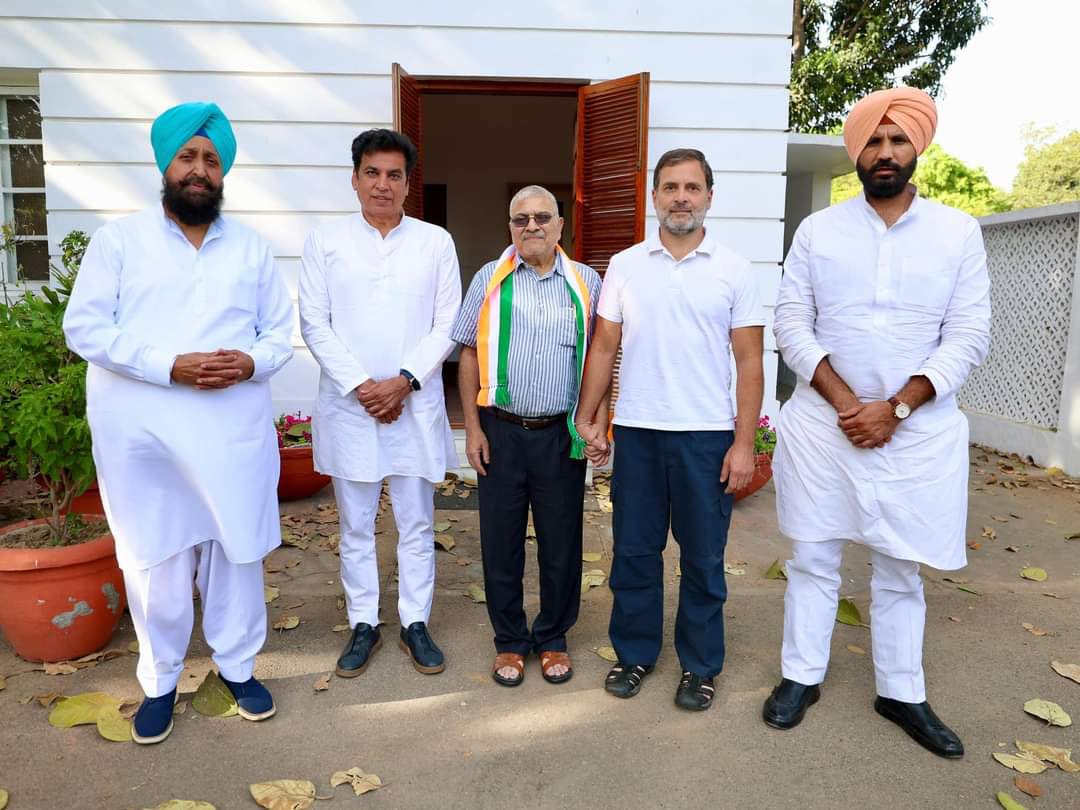 Meeting with @RahulGandhi ji yesterday in New Delhi along with state incharge @devendrayadvinc ji, PCC President @RajaBrar_INC ji and @DharamvirGandhi ji.