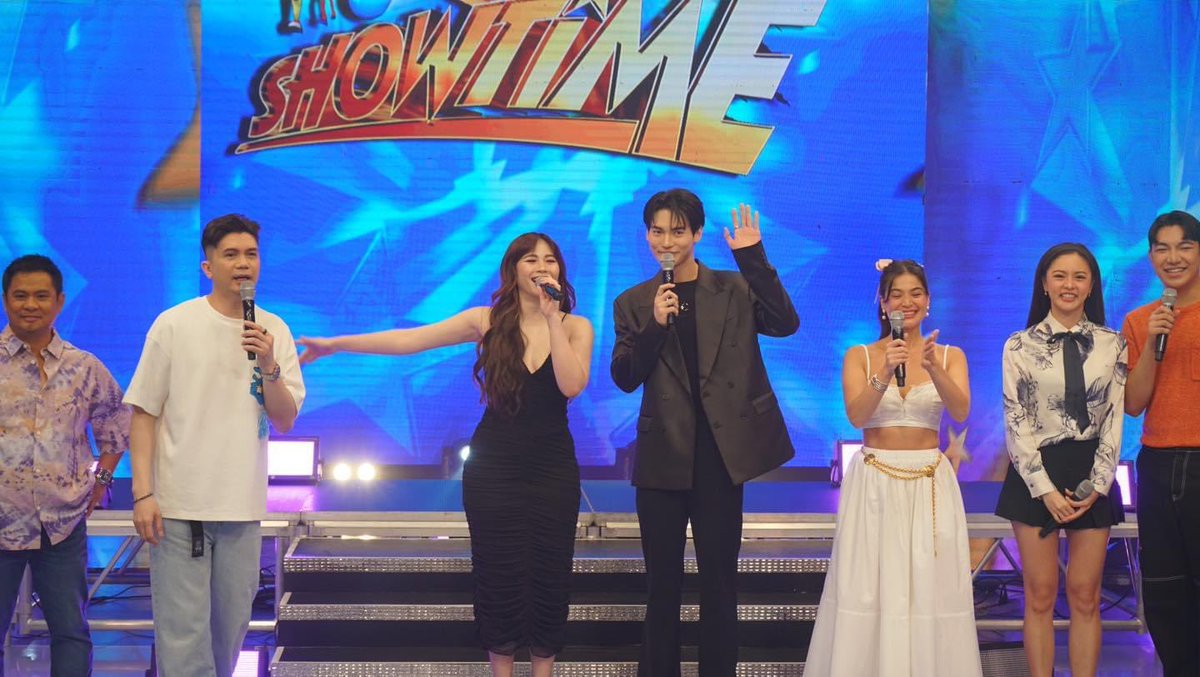 WinmetawinO's tweet photo. Fb It’s Showtime update 

ฝากเข้าไปกดไลก์ กดแชร์ และคอมเม้นท์กันเยอะ ๆ ด้วยน้า

WIN ITS SHOWTIME
#ShowtimexWIN
#UnderParallelSkies
#winmetawin @winmetawin https://t.co/bcvIo4A14p