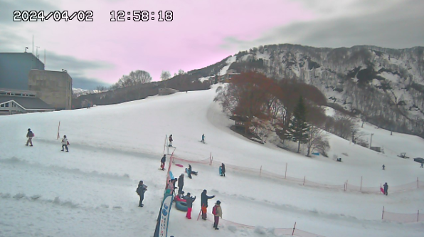 yuzawakogen's tweet photo. 本日も高原エリアは全面滑走可能⛷ゆきあそびパークも営業中です🛷
春スキー・ゆきあそびは湯沢高原でまだまだお楽しみいただけます!
【湯沢高原ライブカメラ】
https://t.co/cKHKBXFraD
#湯沢 #スキー #スノボ #ゆきあそび #playingwithsnow https://t.co/GFhsUbnbbI