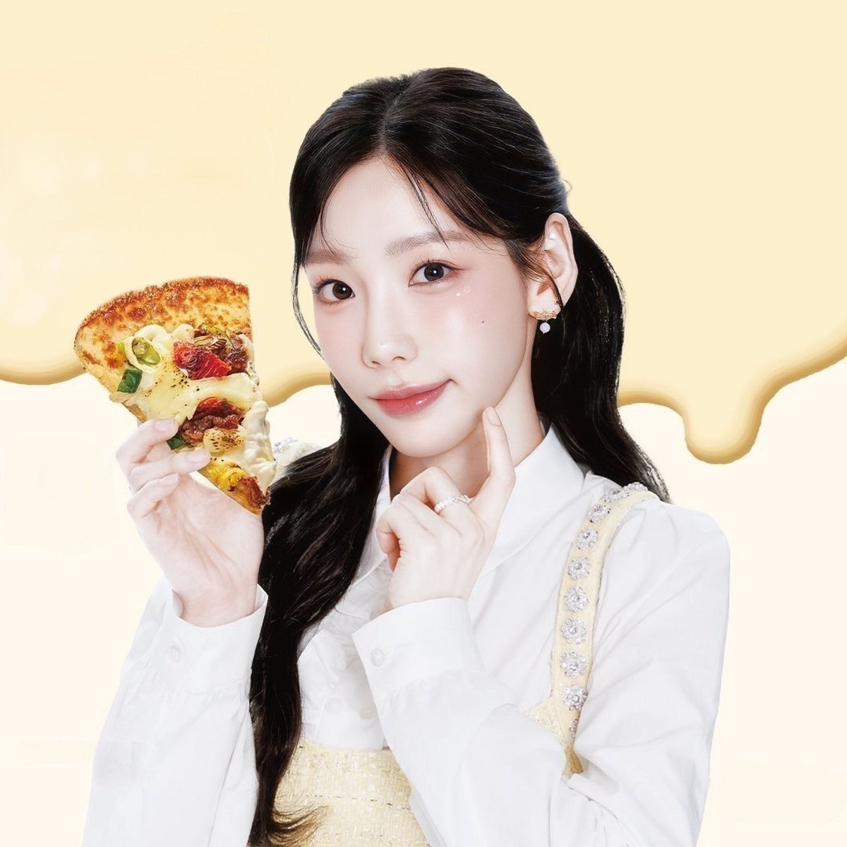 แทยอนกับพิซซ่ายอดนิยม 'Youngman Pizza'   ในการเปิดตัวเมนูใหม่ ชื่อว่า ' Mega Mozza Cheese Dish' 

ซึ่งพิซซ่า ของ 'Youngman'  เป็นแบรนด์พิซซ่าที่ได้สาวแทยอนนักร้องระดับโลกมาเป็นนางแบบ และยังได้รับรางวัลพิซซ่าอันดับ1 ในเกาหลีใต้ที่ผู้บริโภคชอบมากที่สุด  ได้รับรางวัล 3 ปีติดต่อกัน