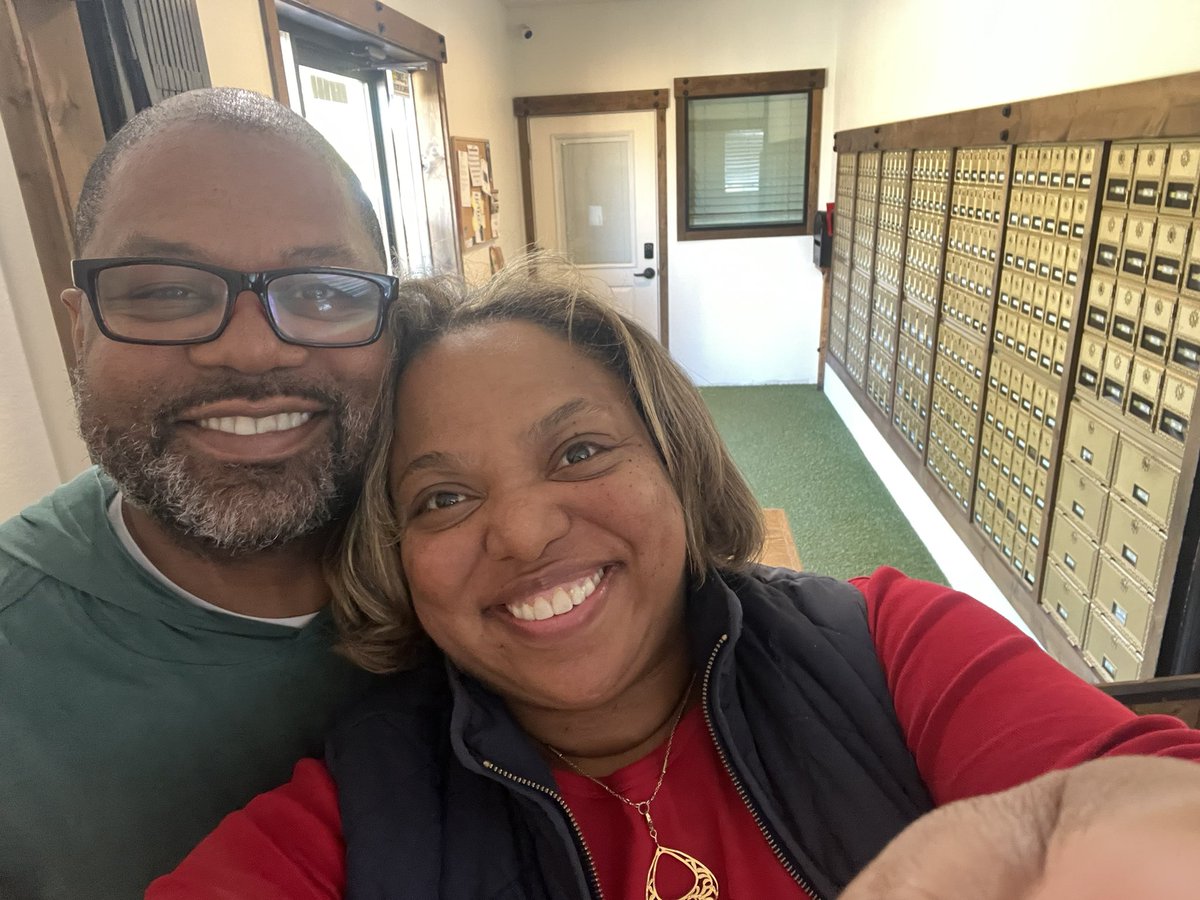 Such a great first day! Thx for the warm welcome and all of the support! We were so happy to meet so many of our current customers and some new ones too! We look forward to meeting you soon! 👋🏽👋🏽😊