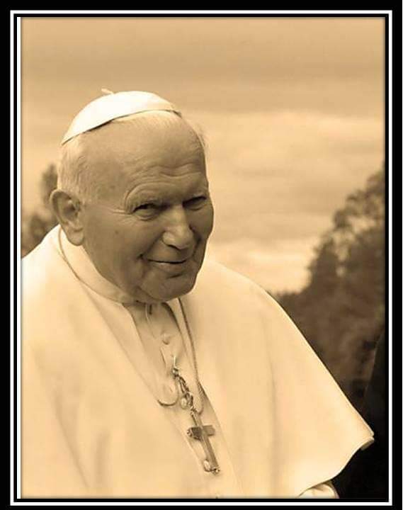 Papa #GiovanniPaoloII
#2aprile 2005 🖤🥀

'Non abbiate paura!'