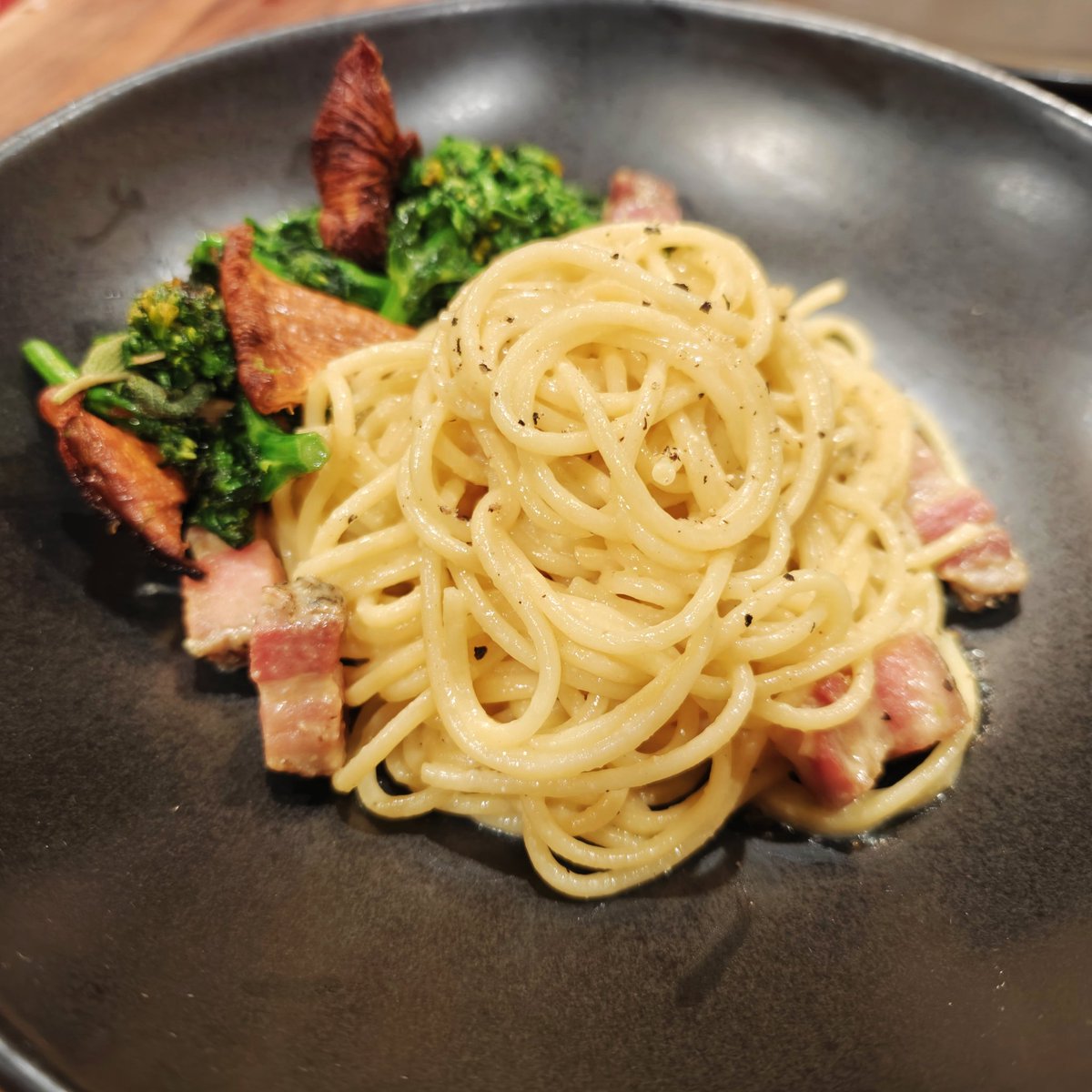TimJZheng's tweet image. I cook, sometimes.

Spaghetti Carbonara | Brown Butter | Broccolini | Sage | Chanterelles