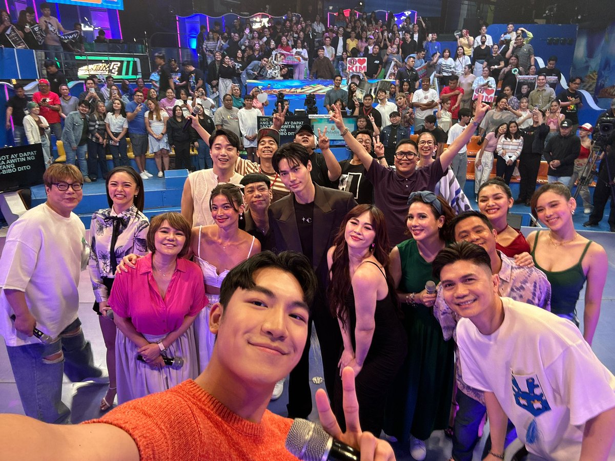 Espanto2001's tweet photo. Win Metawin and Janella visited us today on ‘It’s Showtime’! https://t.co/DxKP94TTuG