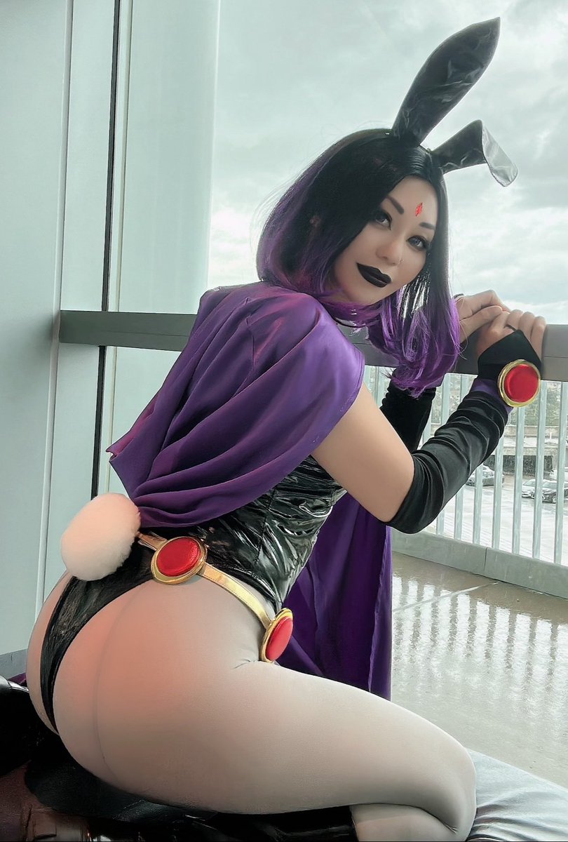 The lighting inside the convention wasn’t all that great due to the gloominess from this weekend 📍@WonderCon #raven #dc #WonderCon2024 #coser #cosplayer #cosplaygirl