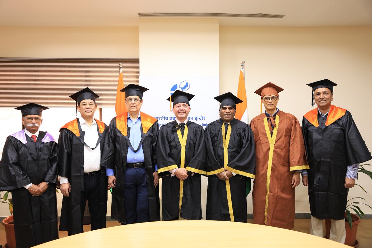 askhimanshurai's tweet photo. Extending heartfelt gratitude to our honourable Chairman BoG of @IIM_I, Shri @MM_Murugappan, and all esteemed BoG members for their support and guidance throughout our journey. Here's to many more milestones together! Some glimpses from the #25thConvocation!
#IIMIndore #IIMI #Convocation #Graduation #Leadership @eduminofindia @pmoindia @efmdnews @AACSB @Assoc_of_MBAs