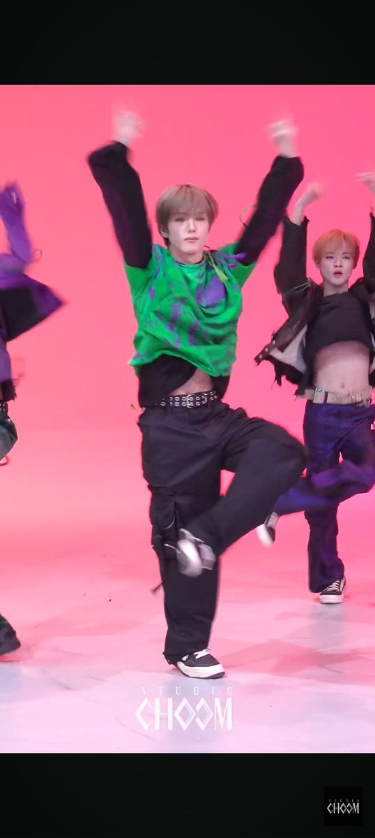 RebecAni2_'s tweet photo. Chenle~ sorry.. I can't  handle it 😏🤗
#chenleabs
#chenletummy
#nctdreamchenle
#Smoothie 
#nctdreamsmoothie https://t.co/VU4brLvmI0
