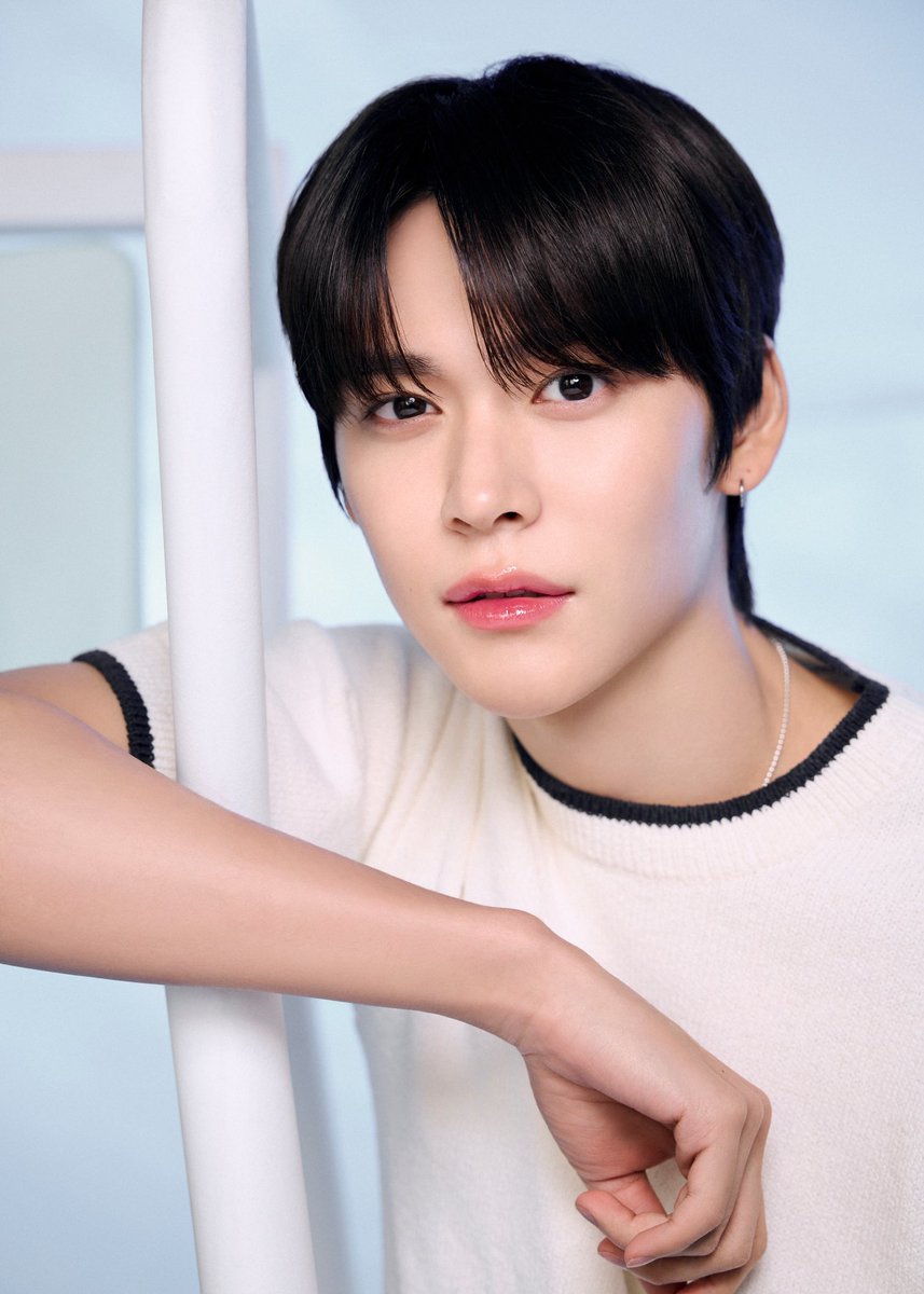 etudeplay's tweet photo. ETUDE X 𝙍𝙄𝙄𝙕𝙀 | 𝐨𝐯𝐞𝐫 𝐠𝐥𝐨𝐰𝐲🪄 

“은석아! 농구를 그렇게 했는데.. ⚈̤᎑⚈̤
어떻게 입술이 그렇게 반짝여,,?”
“오버 글로이 틴트 6호 #확신의핑크스톤 덕분이지❣️”

은석이가 고른 6호 ✔️확신의 핑크스톤은
쿨톤에게 ✔️확신을 줄 수 있는 모브 핑크 컬러💖 https://t.co/lN8O9OcWFS