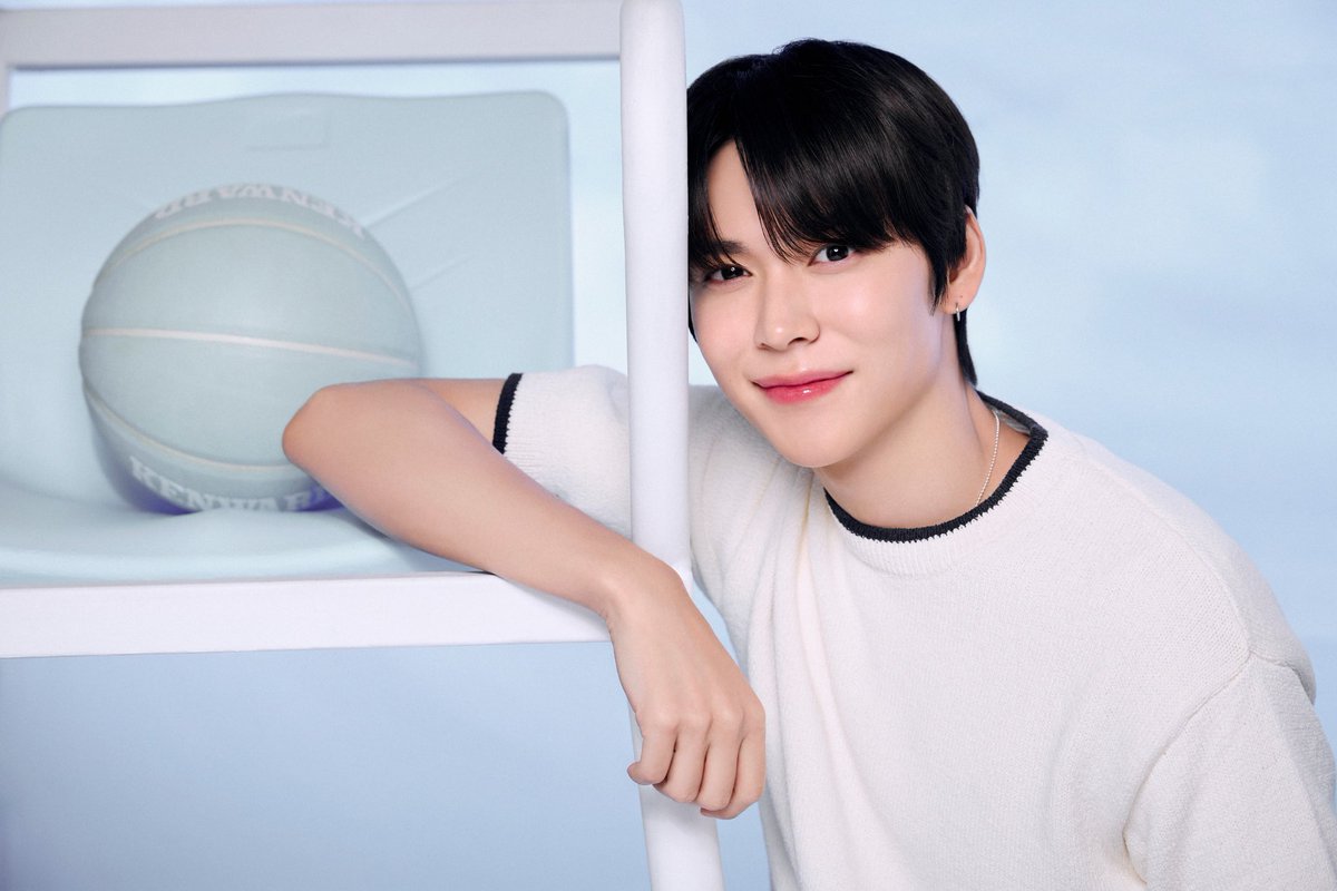 etudeplay's tweet photo. ETUDE X 𝙍𝙄𝙄𝙕𝙀 | 𝐨𝐯𝐞𝐫 𝐠𝐥𝐨𝐰𝐲🪄 

“은석아! 농구를 그렇게 했는데.. ⚈̤᎑⚈̤
어떻게 입술이 그렇게 반짝여,,?”
“오버 글로이 틴트 6호 #확신의핑크스톤 덕분이지❣️”

은석이가 고른 6호 ✔️확신의 핑크스톤은
쿨톤에게 ✔️확신을 줄 수 있는 모브 핑크 컬러💖 https://t.co/lN8O9OcWFS
