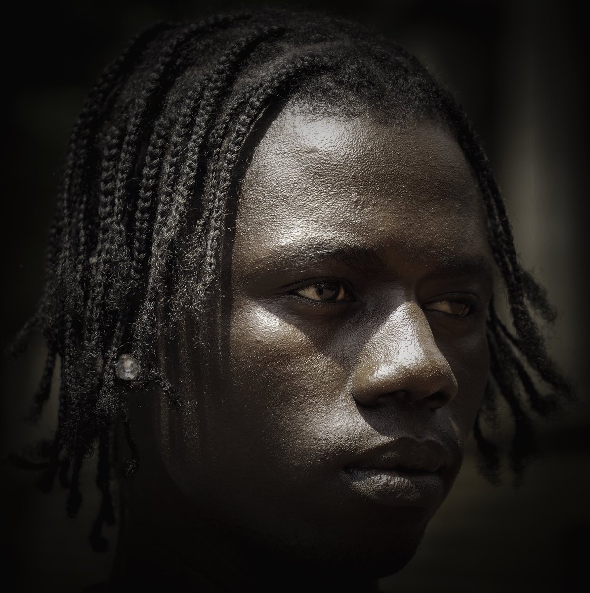 In #Nairobi, #Kenya city centre with <a href="/chuolkiir/">Chuolkiir 🇸🇸</a> 
#streetphotography #streetportrait #portrait #portraitphotography #faces #fashionmodel #braids #Africanmodel #menstyle #downtown #urbanafrica #cityphotography