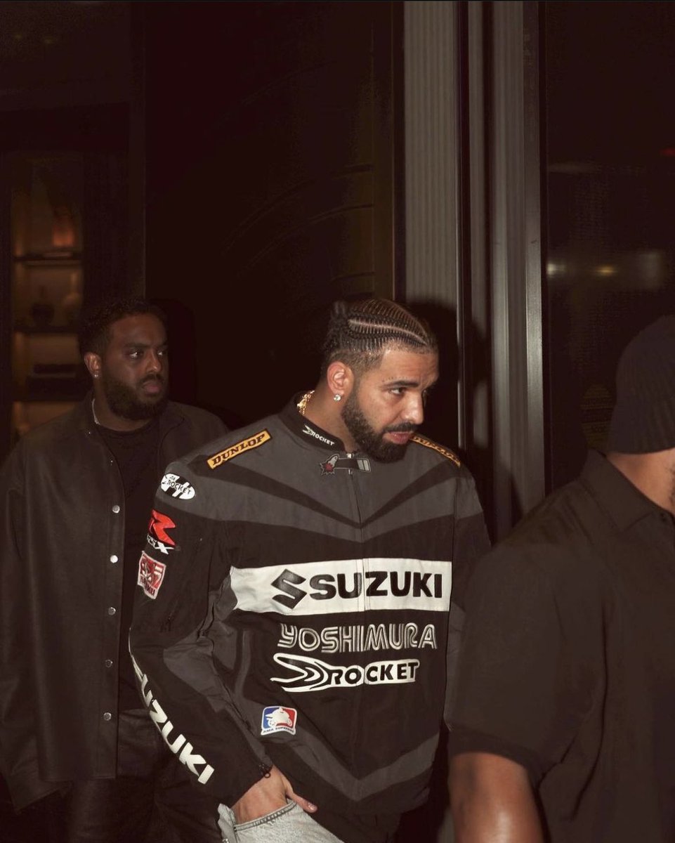 DrakeDirect's tweet photo. NY nights https://t.co/sqyYDO5F4f