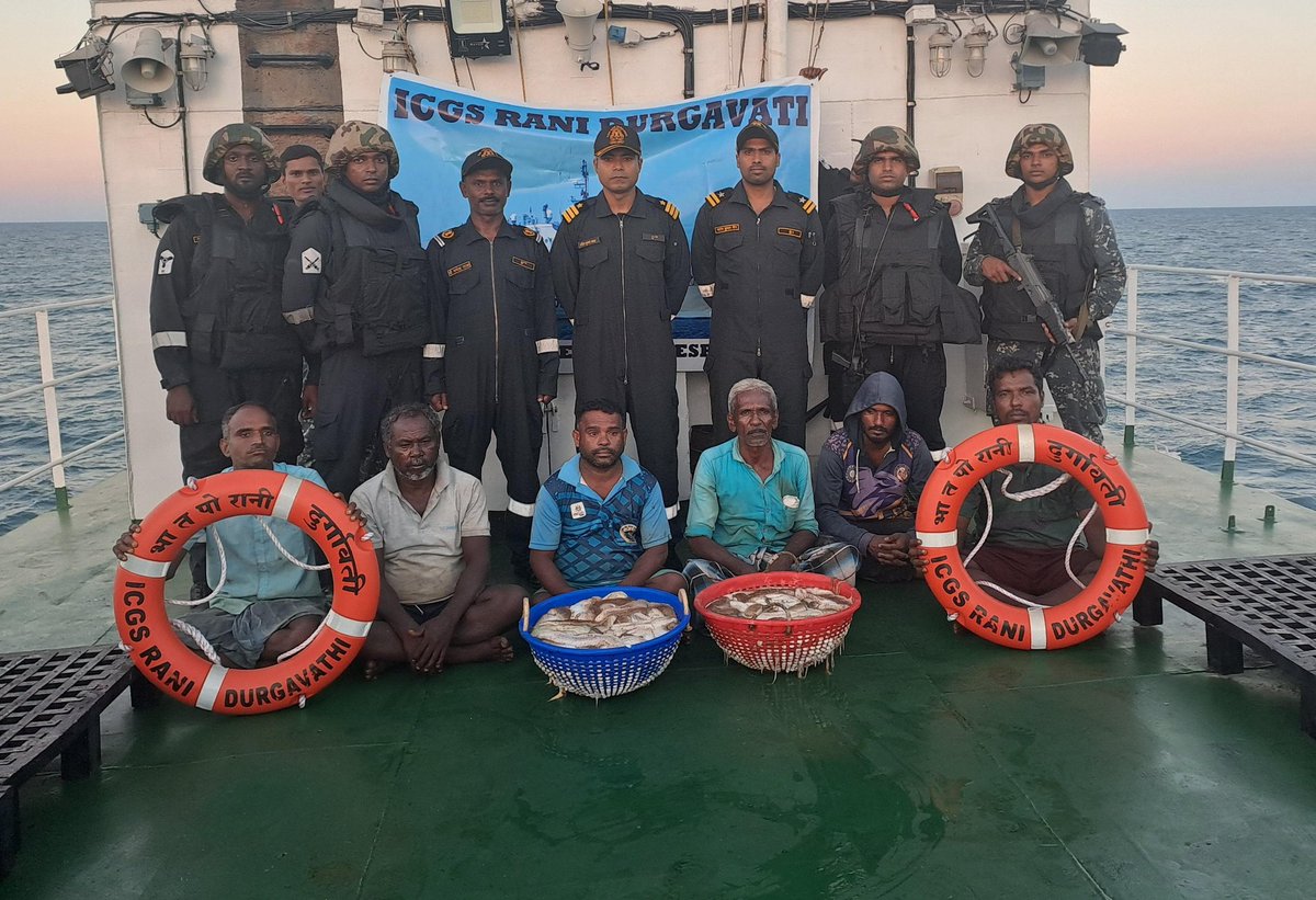 @IndiaCoastGuard ship Rani Durgavati on patrol in Palk Strait apprehended a fishing boat B GOBIGA carrying 49 kg banned Sea Cucumber about 15 miles from TN coast. Sea Cucumber is an endangered species & its hunting is prohibited under Schedule I of #WildlifeProtection Act 1972.