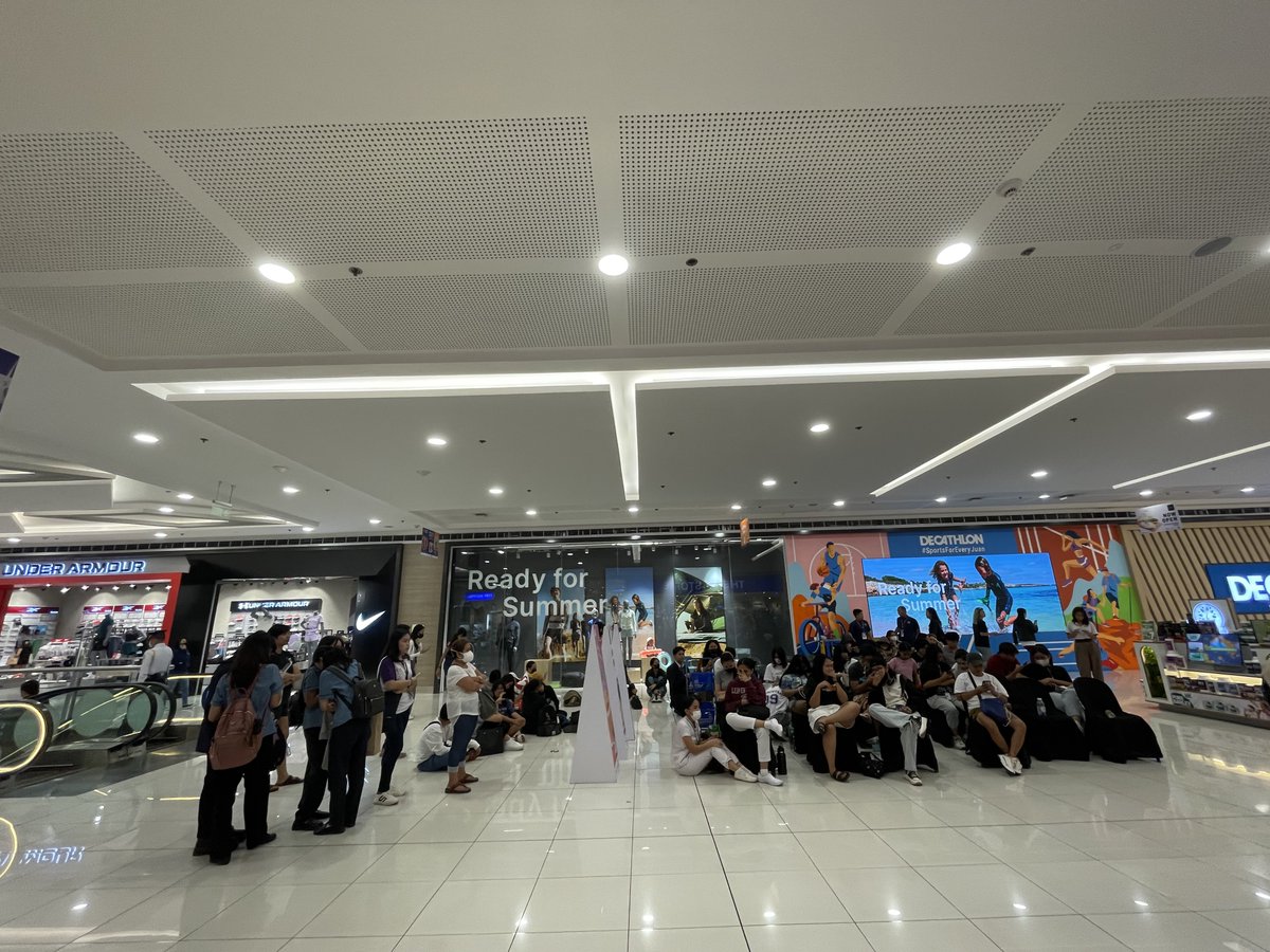 bloomviewpoint's tweet photo. current situation here at the SM Fairview ticketnet outlet is that there are 75 people lining up and counting, hoping to secure tickets. 🥹♥️ we love you #BINI @BINI_ph https://t.co/RorbMQ1X5l