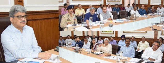 JAMMU: Chief Secretary, Atal Dulloo had a detailed review of preparations being made by the administration for smooth conduct of annual Shri AmarnathJi Yatra (SANJY) 2024.
#Amarnathyatra2024 #jammu