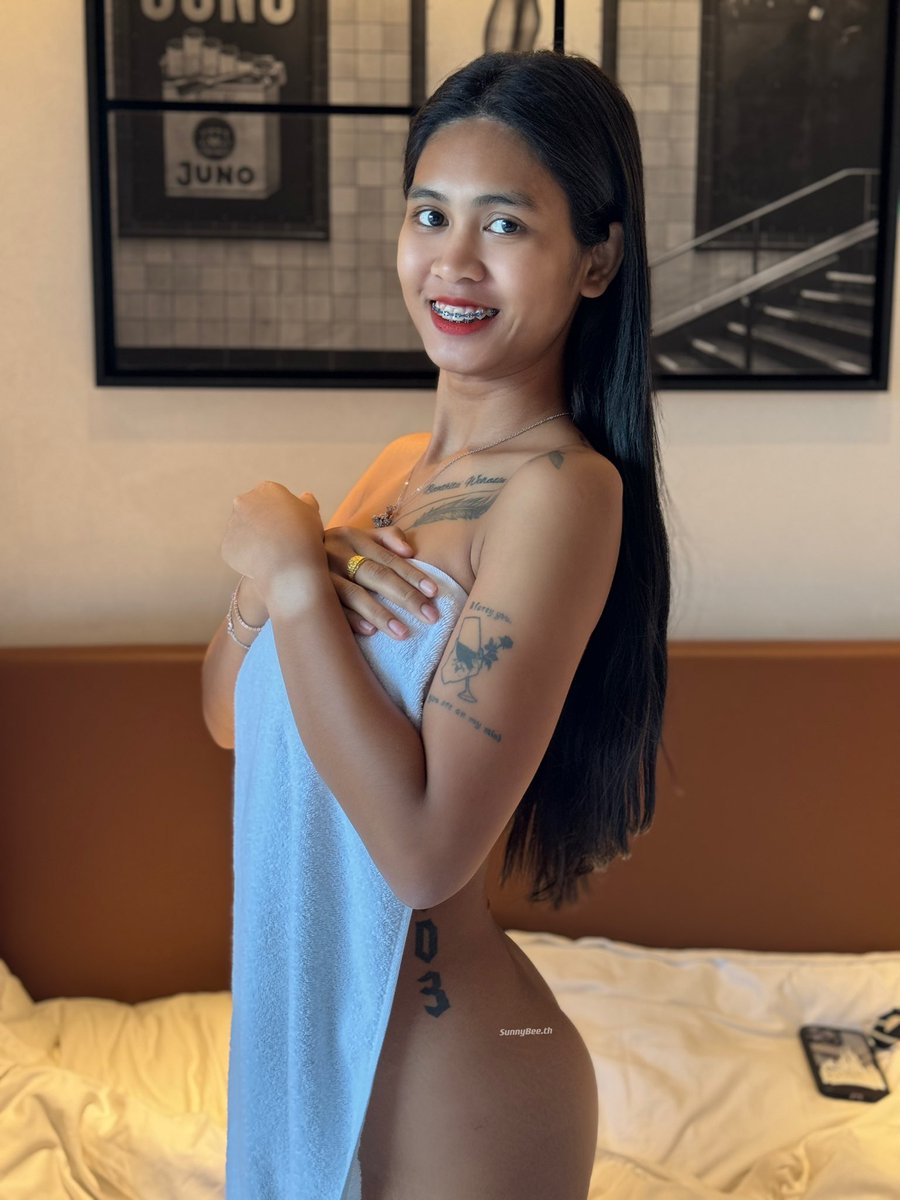 Just a towel😉 . . #model #asiagirl #thaigirl #thaiwoman #thaicute #thaibeauty #thaigirlstyle #reelsinstagram