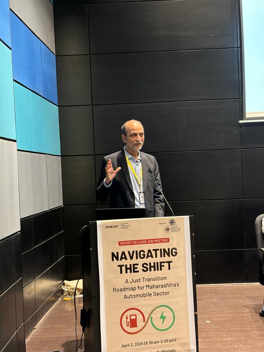 🚗 Speaking at 'Navigating the Shift: A #JustTransition Roadmap for #Maharashtra's #Automobile Sector', Dr. Ajit Ranade, VC @gipe_official, said, '#EV transition is well underway, and thus we need policies and plans to make the transition right; protect workers not job types'.