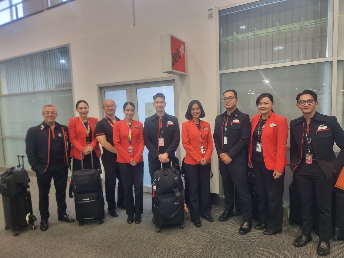 Today we celebrated the relaunch of Australia’s only direct service between Sydney and Osaka (Kansai), with our first flight taking off to Japan's food capital this morning. Read more: newsroom.jetstar.com/jetstar-takes-…