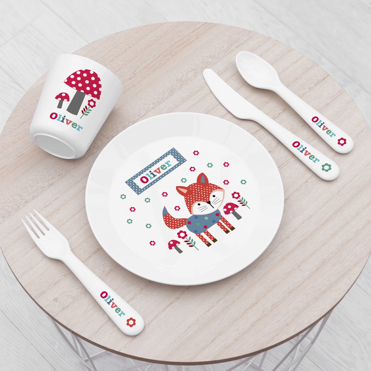 Pretty & shatterproof, this fox design children's dining set includes the cup, plate & cutlery with each piece personalised with the child's name lilybluestore.com/products/perso…

#giftideas #shopindie #shopsmall #childrensgifts #elevenseshour #mhhsbd  #earlybiz