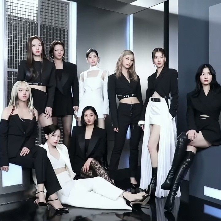 miiouwui's tweet photo. twice being a group who can sing, dance, rap, AND write — a thread since kpop stans love to discredit their obvious talent https://t.co/R4dsnlQ33Y