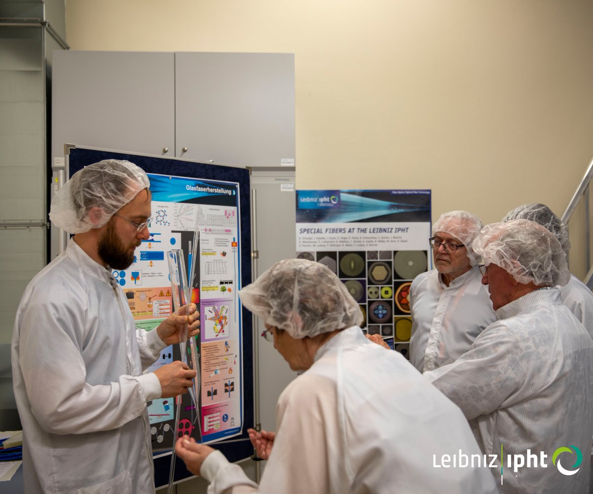 Last week, participants of the 'Congress of Teachers of Mathematics and Natural Sciences of Higher Education Institutions' visited Leibniz-IPHT to tour our fiber drawing tower.