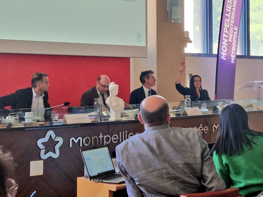 🔴 @coralie_mantion, 2ème vice-présidente de la Métropole de #Montpellier vient de voter CONTRE le #Budget2024 ! Elle doit quitter cette tribune réservée par principe à la majorité. @MLMontpellier @myMetropolitain @bleuherault @Prefet34 @CS_Midilibre @afpfr