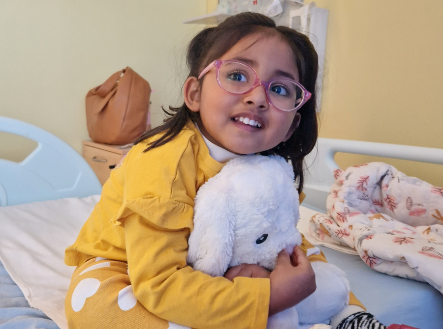 We've joined forces with @GreatOrmondSt and @Moorfields to carry out revolutionary eye gene therapy for children with a rare form of blindness. Read about how 3-year-old Khadijah was treated with the ground-breaking procedure: evelinalondon.nhs.uk/about-us/news-…