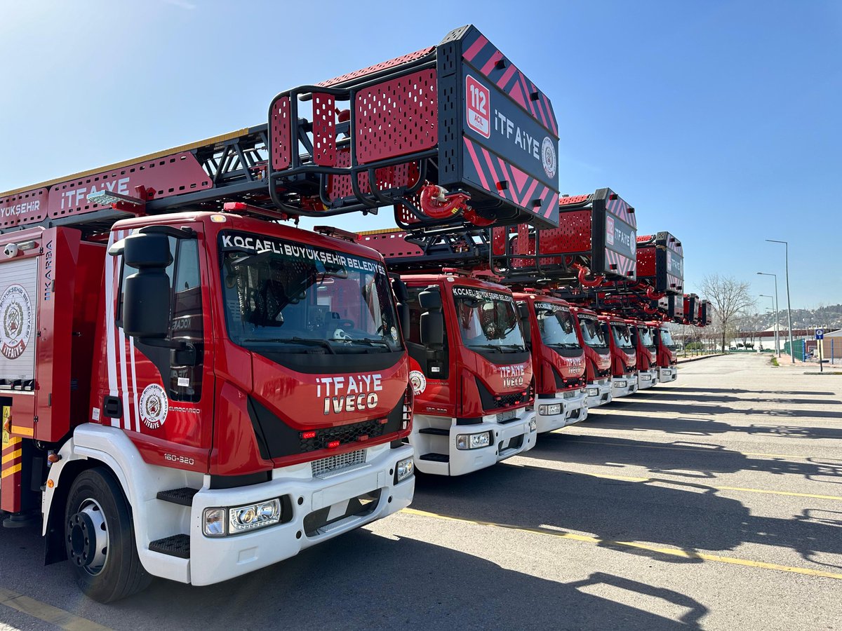tahirbuyukakin's tweet photo. Öz kaynak yatırımıyla itfaiye filomuza eklediğimiz:

🔺 18 metre merdivenli, 2.5 ton su kapasiteli 8 itfaiye aracı ve

🔺 15 ton su kapasiteli 3 itfaiye tankeri şehrimize hayırlı olsun.

Yeni dönemde daha da ileriye! https://t.co/9j4vYmZRbe