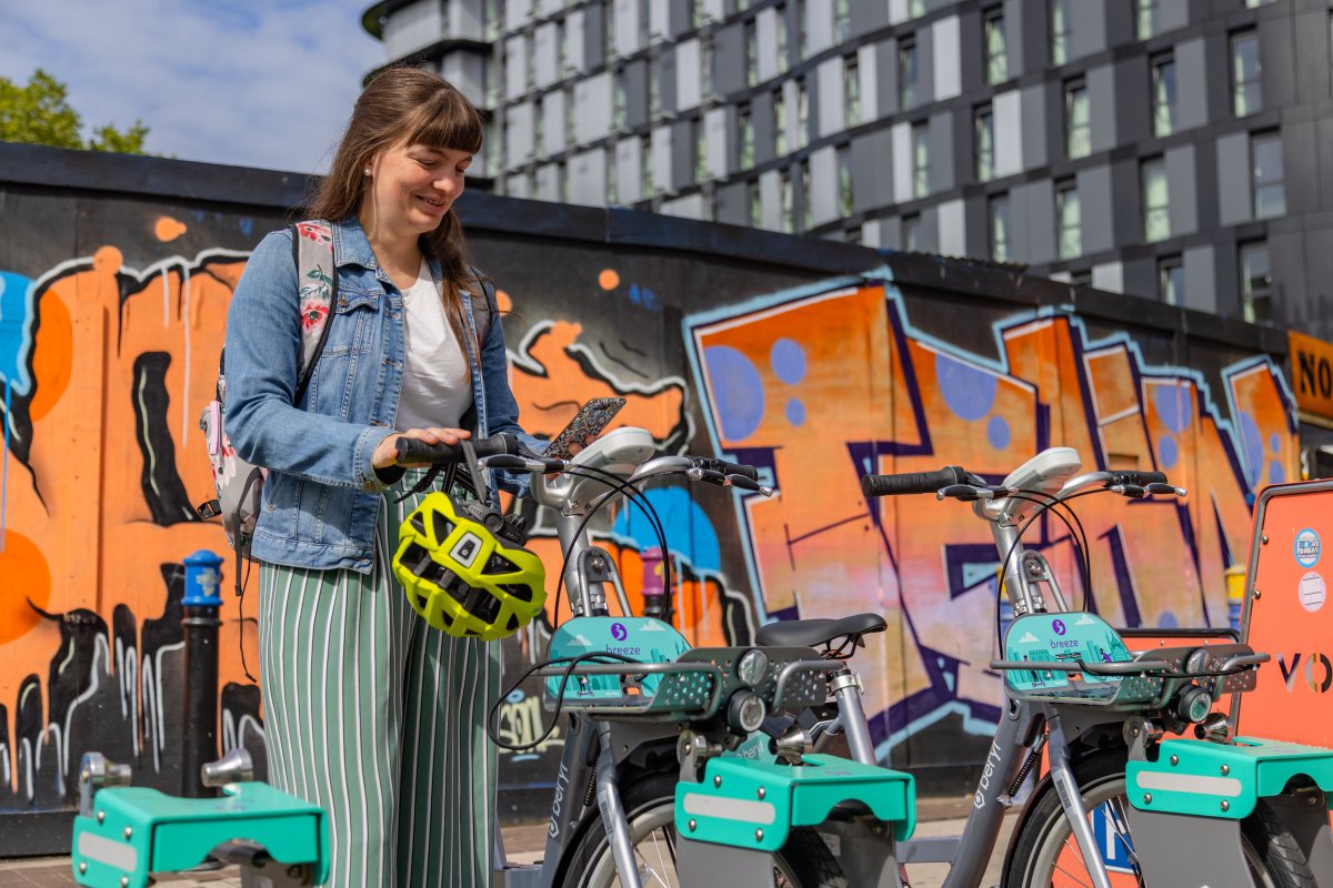 A new online tool lets people in Portsmouth request secure bike parking locations, including bays for @BerylBikes by Breeze which has seen more than 20,000 people hire bikes and ride over 107,000 times throughout the Solent area! See more at travel.portsmouth.gov.uk/cycling/cycle-…