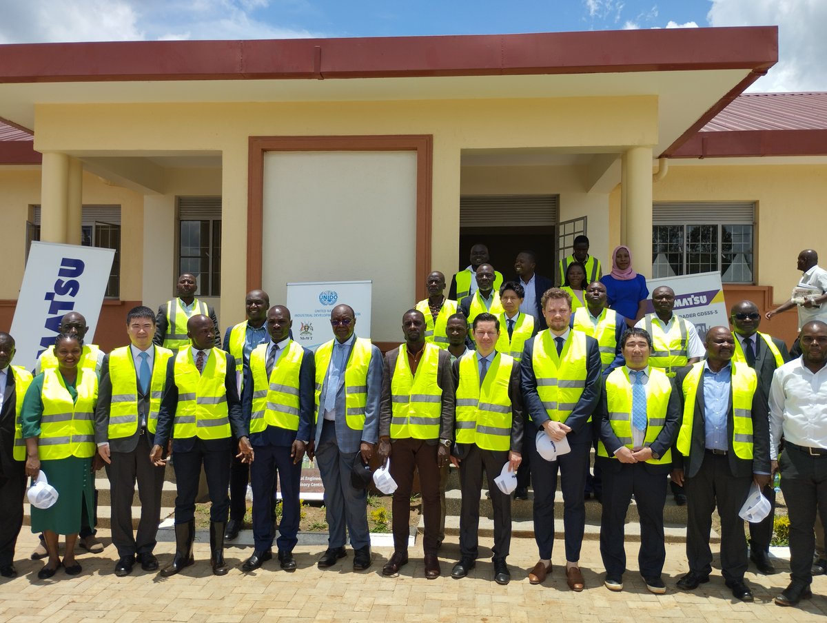 On 28 Mar, Dep. Amb. Yoshimura attended the handover ceremony on METRAC (Mechanical Engineering Training and Advisory Centre) in Luwero together with Hon. Byamukama. The grant of USD 1.75m from 🇯🇵, through UNIDO, will contribute to road construction and maintenance in 🇺🇬🚜