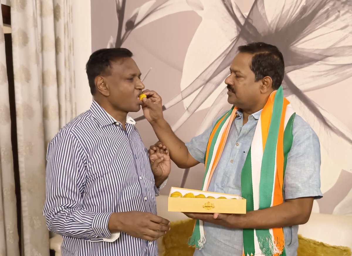 kkc_india's tweet photo. बिहार की राजनीति के महत्वपूर्ण व्यक्ति श्री @NishadSri जी  के आज कांग्रेस परिवार  में शामिल होने पर उनका स्वागत करते हुए #केकेसी के राष्ट्रीय चेयरमैन माननीय @Dr_Uditraj जी l 

#LokSabhaElection2024 #Congress #SanjaySingh #SupremeCourtOfIndia #SupremeCourt https://t.co/Bo2KRv3sOV