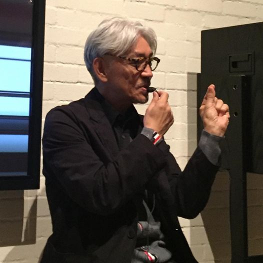 technodon's tweet image. 7年前の今日（4/2）ワタリウム美術館での坂本龍一トークショーでの写真が出てきた。
席が教授に近くてめちゃめちゃ緊張したのを思い出す😆
#坂本龍一 #ワタリウム美術館 #async