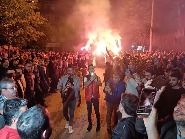 Her sene Ramazan ayının 2️⃣3️⃣. günü düzenlenen “Geleneksel Sahur Halayı” etkinliği 2 Nisan 2024 (bugün) saat 23:00’de Cumhuriyet Meydanı’nda gerçekleştirilecektir. 

Tüm hemşehrilerimiz davetlidir.