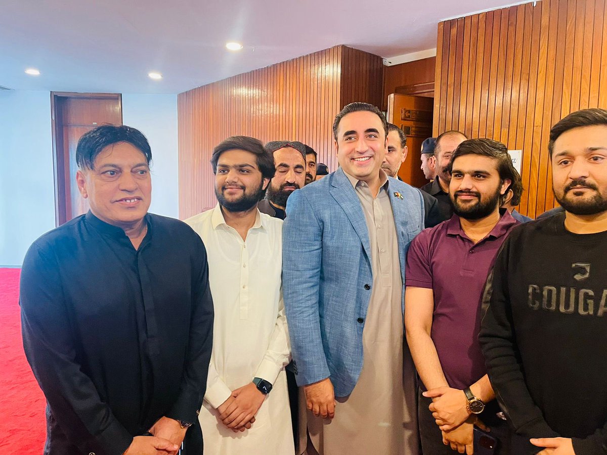 MohanLalUkrani's tweet photo. Meeting chairman PPP @BBhuttoZardari  after casting his vote for the senate elections at National Assembly https://t.co/55KG6FAHqI