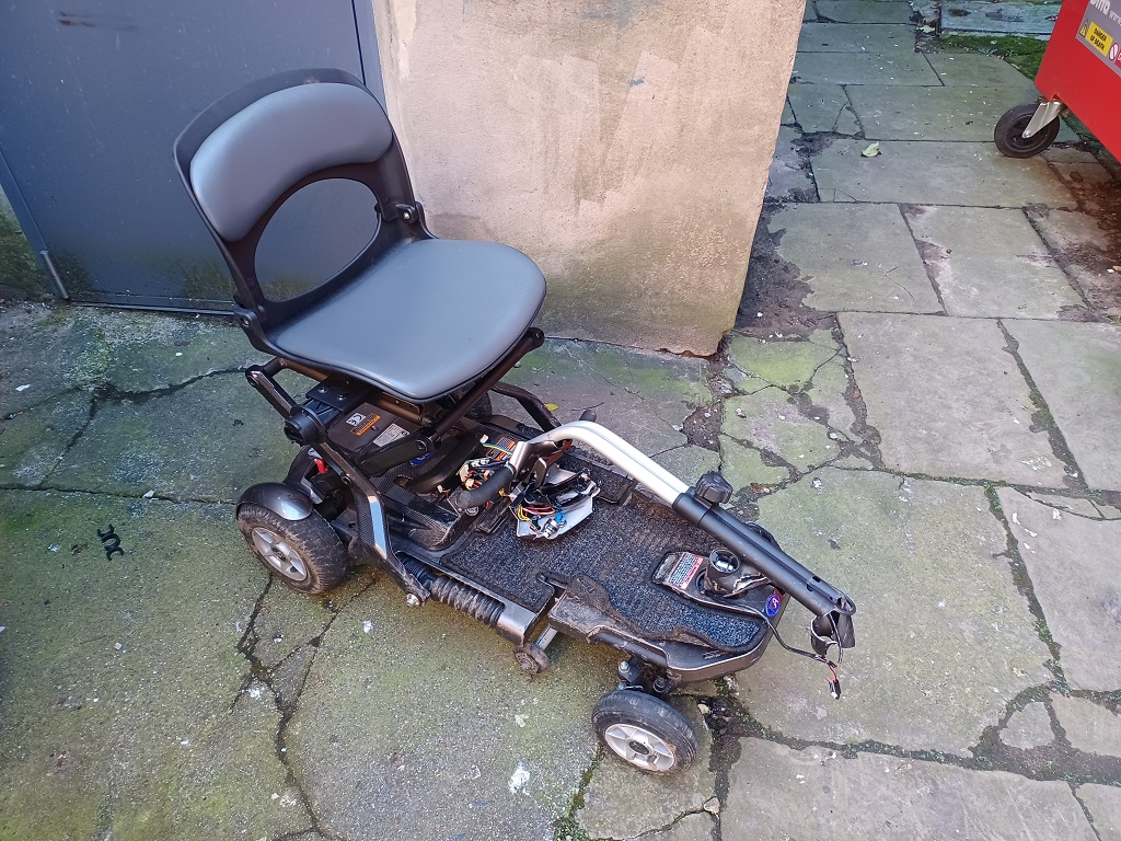 Mobility scooter stolen and vandalised in Stokesley – can you help our appeal? 

We’re appealing for information after a mobility scooter was stolen from College Square and later found abandoned and vandalised. 

More info here ⬇️ 
orlo.uk/szw16