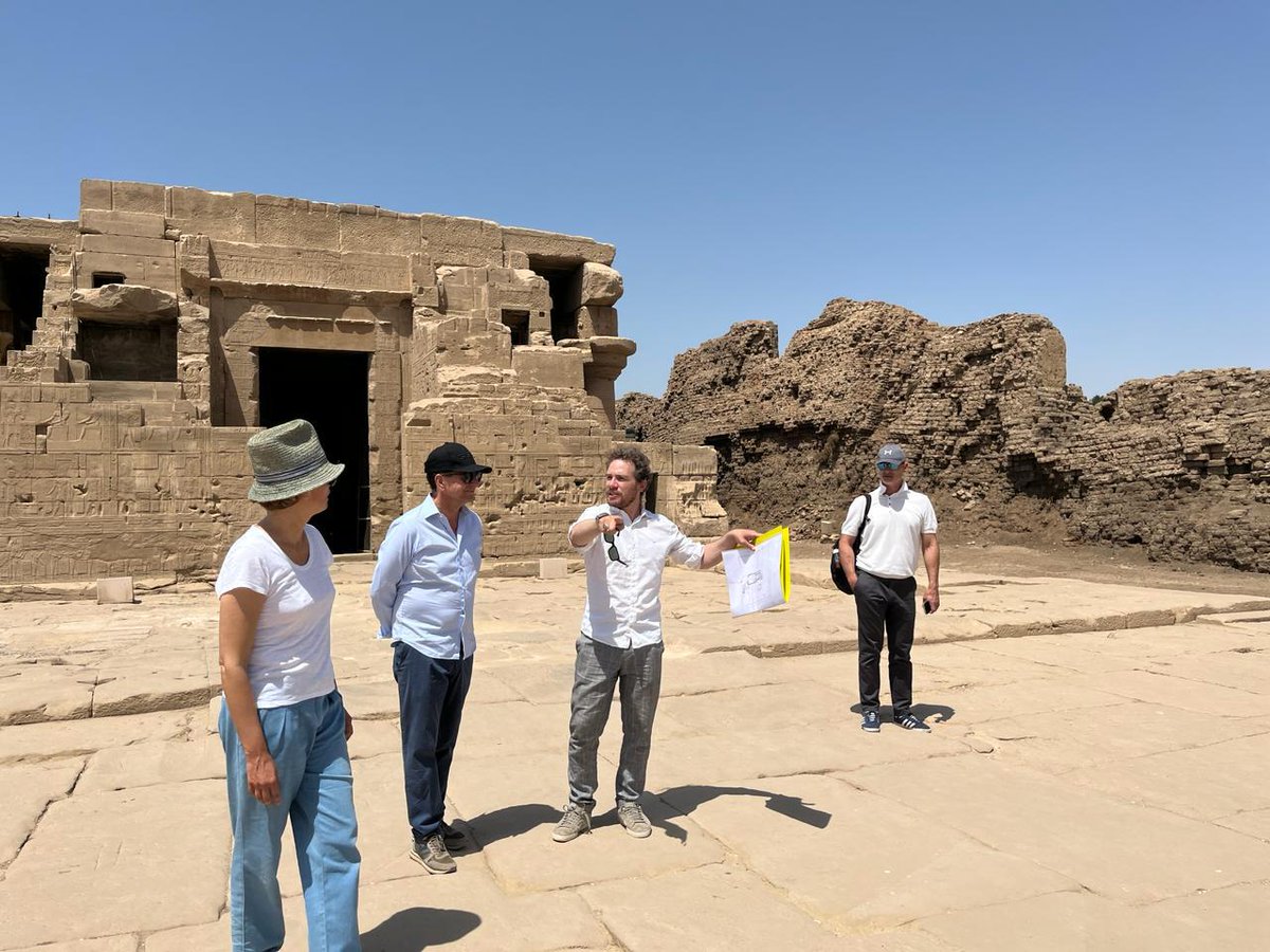 SEM Eric chevalier, Ambassadeur @FranceenEgypte, a visité ce matin le magnifique temple de Dendara. Il a été reçu par l’équipe de la mission archéologique fr. de Dendara (Ifao-CFEETK), dirigée par Mathieur Vanpene, qui a pu lui présenter les travaux et es recherches en cours.