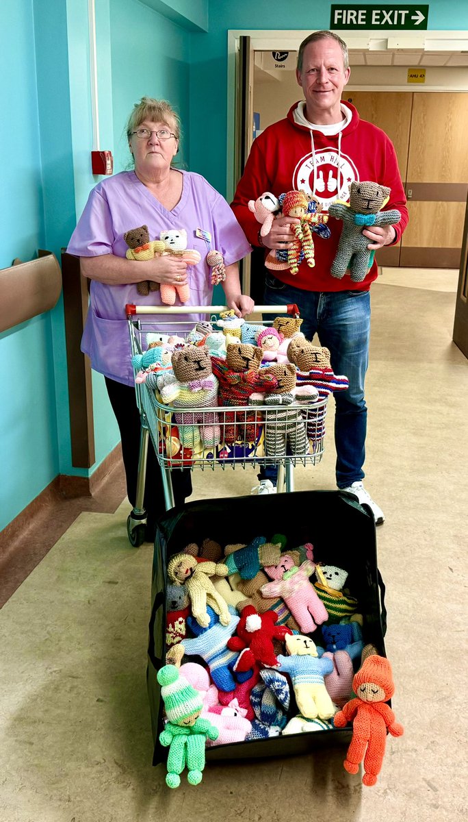 Team Hill Charitable Trust are proud to support Royal Oldham Hospital’s Children’s Ward @KIDS_Oldham_NHS. It was great to pop in this morning with a huge selection of special knitted Easter Teddies for the young patients!! Many thanks as always to Deanne Bowden and Helping…