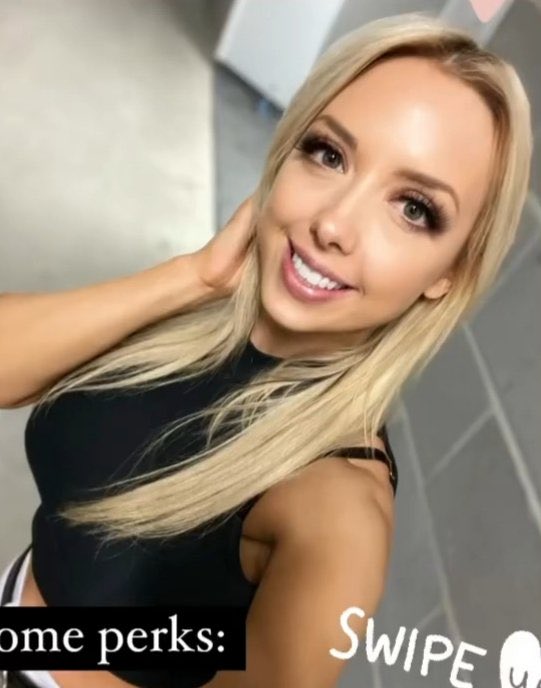 📲 sends to her contacts