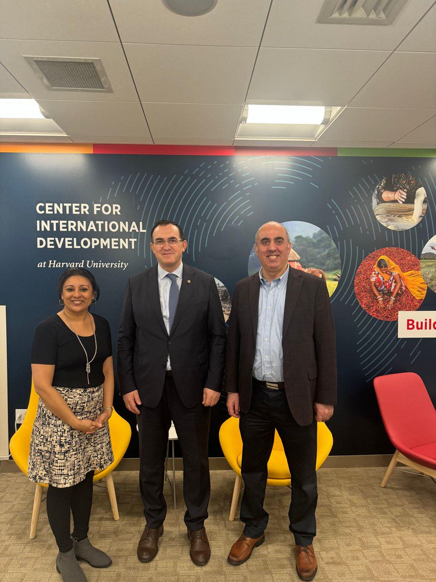 🇽🇰🇺🇸 UBT Rector Prof. Dr. Edmond Hajrizi, accompanied by Professor Faton Limani, conducted a constructive meeting in Boston, with Fatema Z. Sumar, Executive Director of the CID at the Kennedy School and Harvard University. @HarvardCID @GlobalFatema