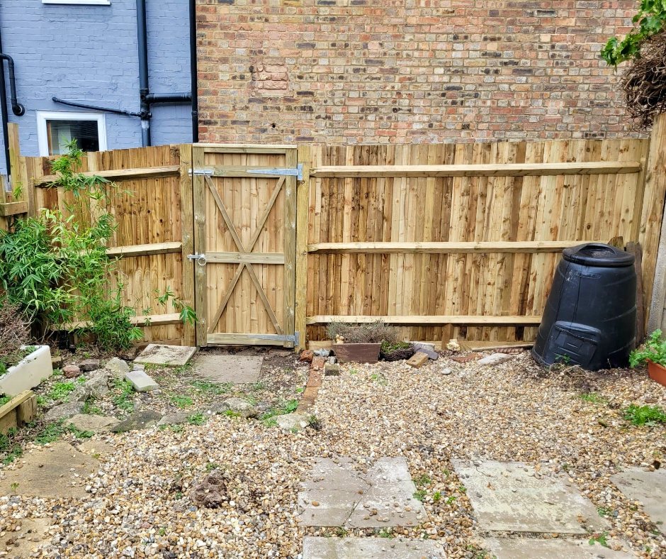 6 ft 6 inch closeboard fencing and gate for our client in Streatham 🏡 

#fencingcontractor #fencingcontractors #domesticfencing #fencinginstallation #fencingrepair #southlondon #streatham #crystalpalace #tootingbec #westdulwich  #croydon #purley #dulwich #foresthill #tooting
