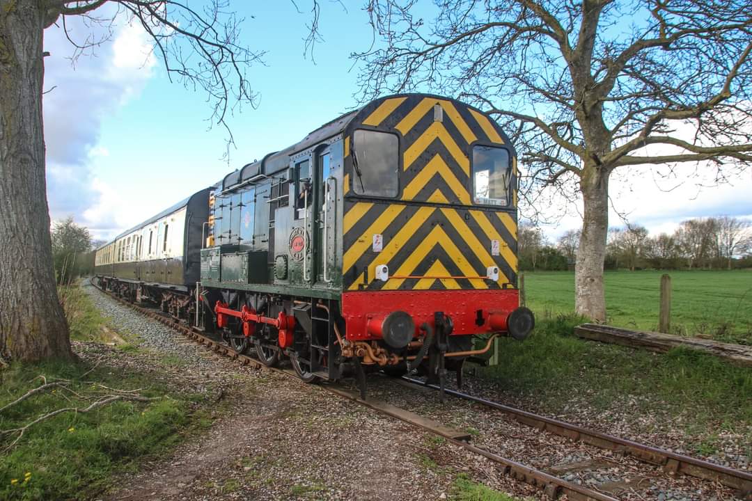 What a great first weekend of sold out trains! Thanks to Jon Smith for the photos of our trains in the spring sunshine. Book now for our next event 'Magic on Rails' on May 5th & 6th cholsey-wallingford-railway.com/events/magic-o…