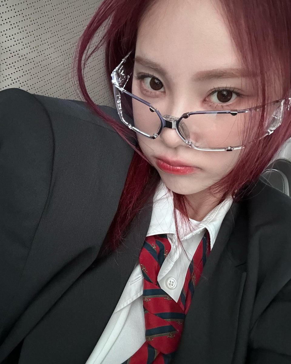 orrery_nim's tweet photo. Jinsoul Instagram post https://t.co/MooMXfBmZy