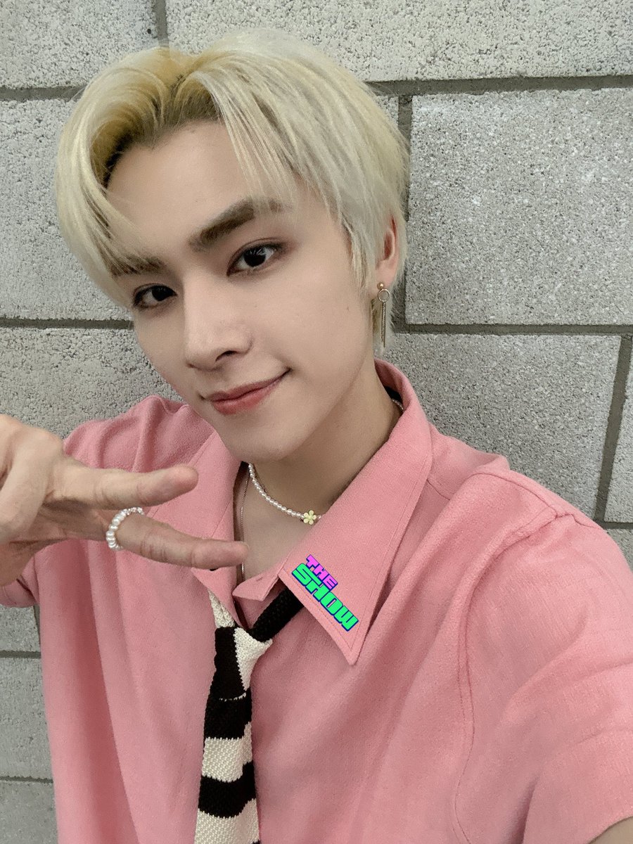 theshow_offcl's tweet photo. #더쇼 오늘부터 전세계를 돌면서 각곳마다
실 뭉탱이🧶 빙글뱅글😵‍💫 여기저기 990808바퀴 다 굴려굴려 두려고요,,
왜냐면‼️ 결심했거든요••• 
그 실의 끝을 찾는 날,,까지 우리샤딩 사랑할거니까•••

p.s 아무도 못찾을겁니다 더쇼가 먹었거든요(V•̀ᴗ-)✰
#샤오쥔 @NCTsmtown @WayV_official https://t.co/UYPZnFF5xC