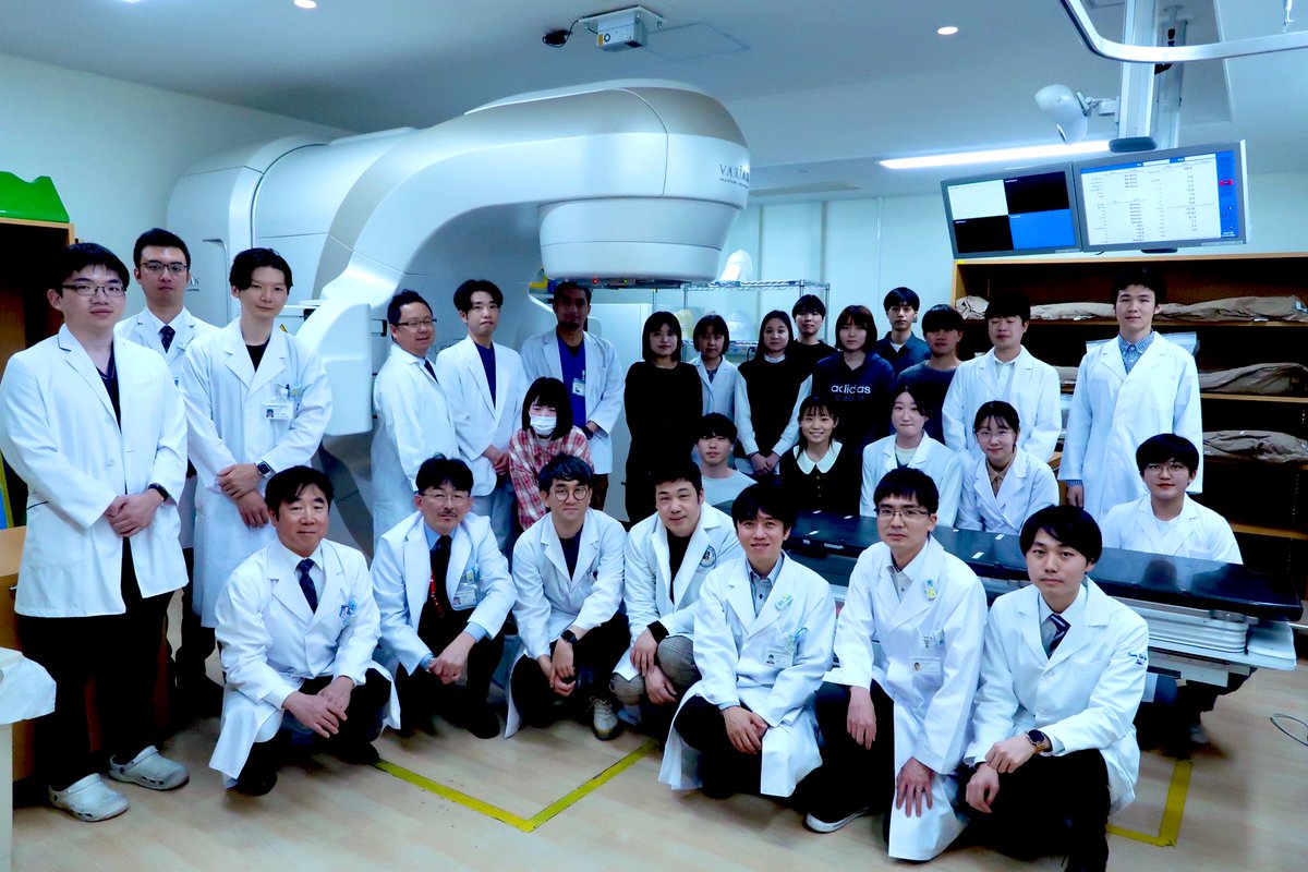 OURadOnc's tweet photo. 今年はTrueBeamと一緒にパシャり https://t.co/VetWQi8VjE