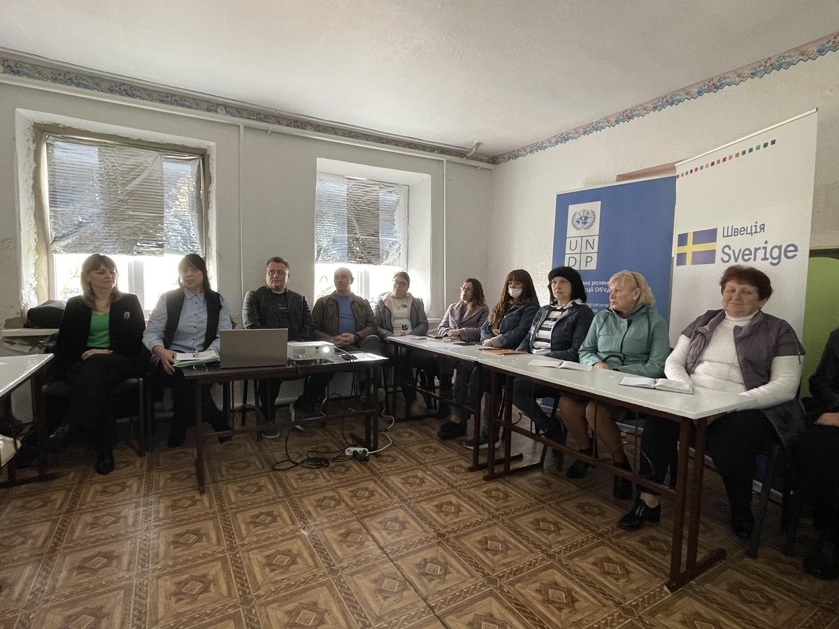 Wonderful to see the @UNDPUkraine projects on community recovery and planning, community security + engaging youth - implemented in Bashtanka & Yavkyne communities in #Mykolaiv Oblast. Supported by @DanishMFA and @SwedeninUA