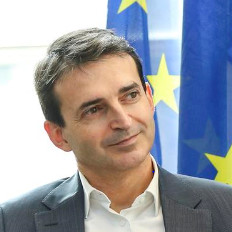 Communication publique (@comm_publique) on Twitter photo 📅 RV pour le "Chaud et Froid", le 5/4 8h30 avec <a href="/emmanuelriviere/">Emmanuel Rivière</a> pour décrypter l’actualité de la #ComPublique.
Ce mois-ci, nous analyserons les valeurs et les données objectives qui sous-tendent le contrat social en France.
Inscription -> bit.ly/4axYI70 📅 RV pour le "Chaud et Froid", le 5/4 8h30 avec <a href="/emmanuelriviere/">Emmanuel Rivière</a> pour décrypter l’actualité de la #ComPublique.
Ce mois-ci, nous analyserons les valeurs et les données objectives qui sous-tendent le contrat social en France.
Inscription -> bit.ly/4axYI70