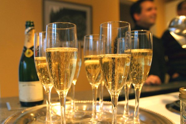 Cheers everyone! The top Champagne bars in London bit.ly/3RRLkmB #london #holiday